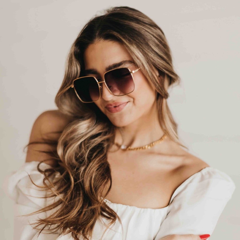 https://www.prettysimplewholesale.com/cdn/shop/products/cynthiasunglasses_5850d1d6-9d18-4258-8645-3a85524f73f0_1600x.jpg?v=1681502452